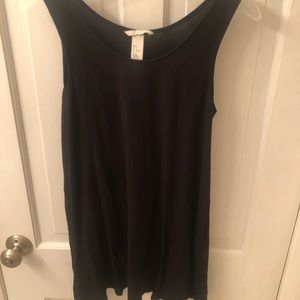 Long black sleeveless shirt